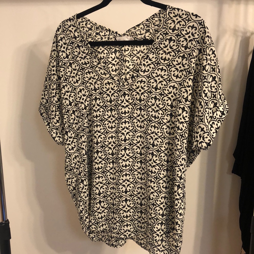 Black and white dolman sleeve blouse